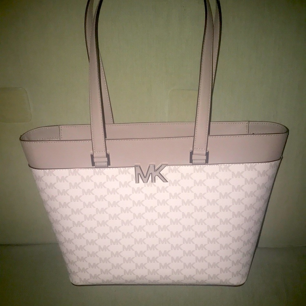 Michael Kors Jetset Handbag